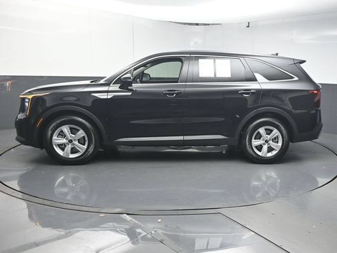 Used 2026 Kia Sorento LX FWD image 5