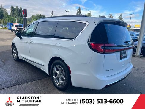 Used 2023 Chrysler Pacifica Limited FWD image 6