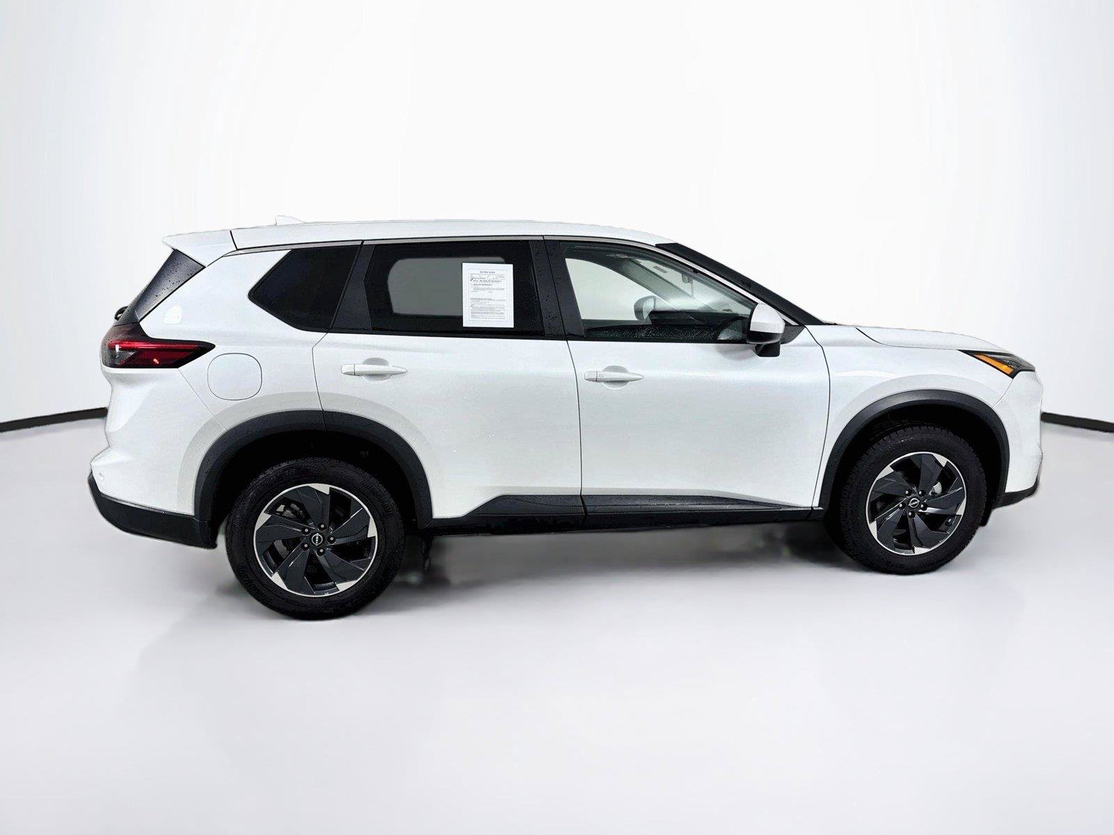 Used 2024 Nissan Rogue SV FWD image 8