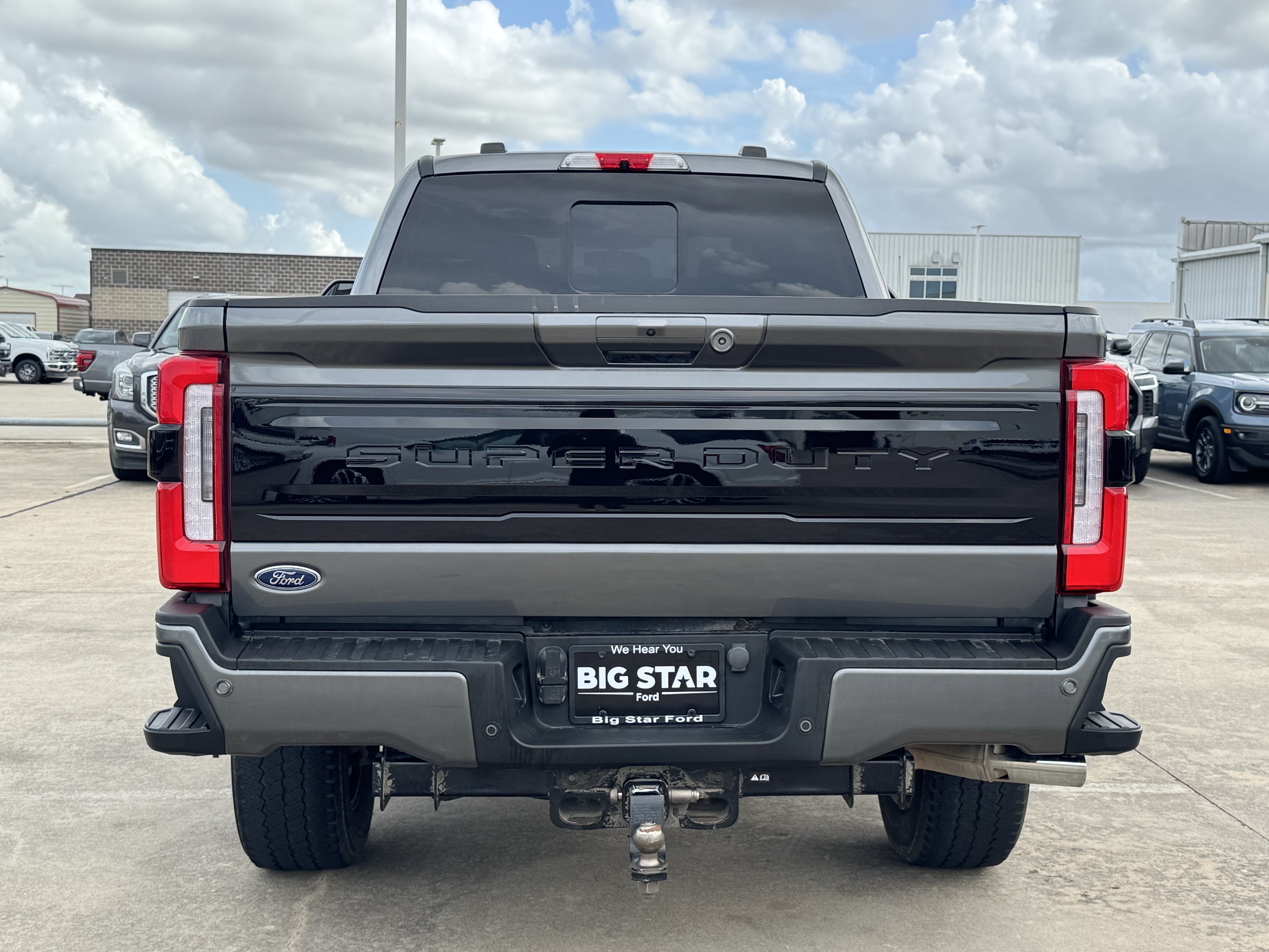 Used 2025 Ford F250 Platinum w/ FX4 Off-Road Package AWD/4WD image 9