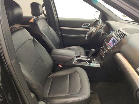 Used 2016 Ford Explorer XLT w/ Equipment Group 202A image 21