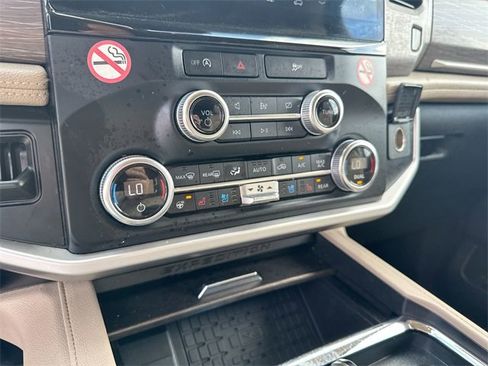 Certified 2024 Ford Expedition Limited image 21