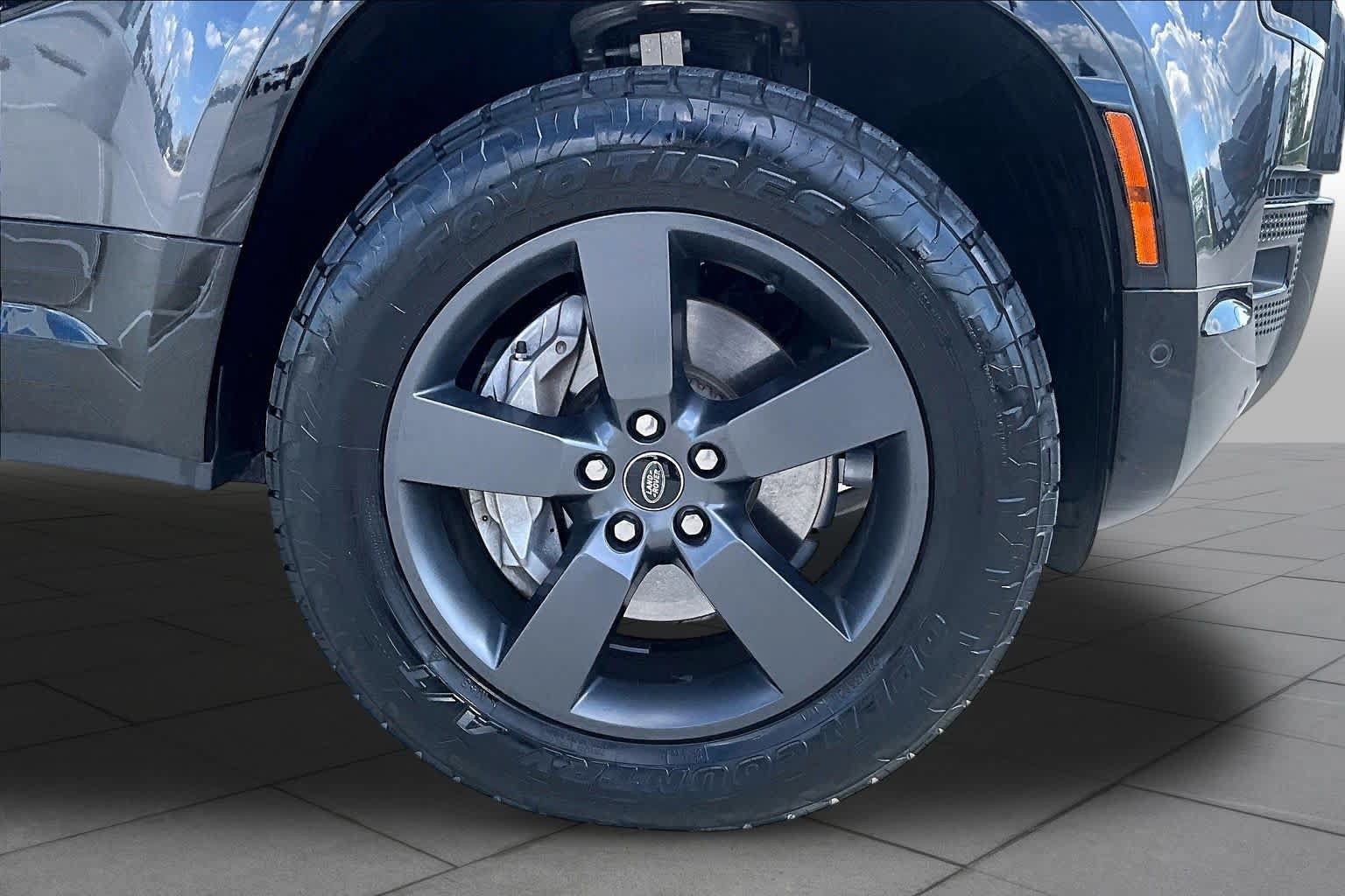 Used 2024 Land Rover Defender 90 X-Dynamic SE AWD/4WD image 9
