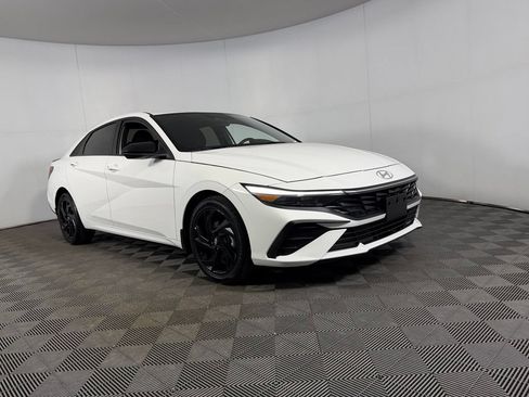 Used 2026 Hyundai Elantra Sport FWD image 3