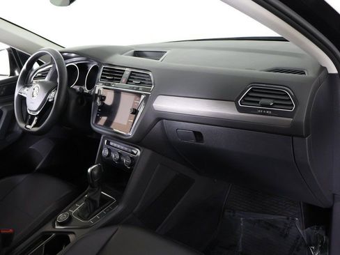 Used 2020 Volkswagen Tiguan SE image 26