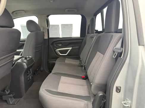 Used 2021 Nissan Titan SV w/ SV Convenience Package image 16