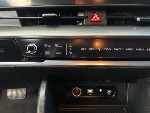 Used 2023 Kia Sportage EX image 22