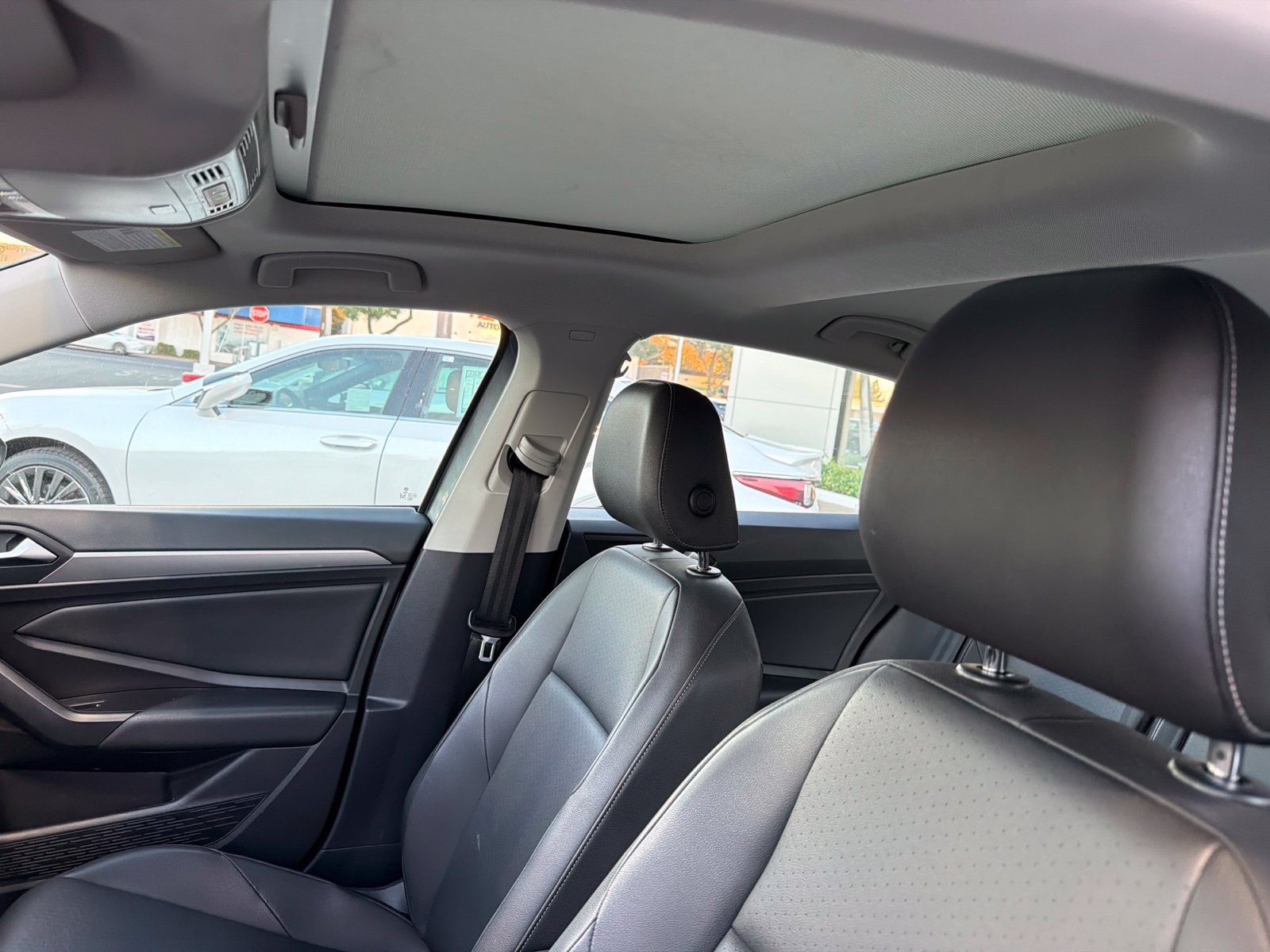 Used 2020 Volkswagen Jetta SE w/ SE Cold Weather Package FWD image 9