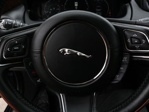Used 2017 Jaguar XJ R-Sport AWD/4WD image 37