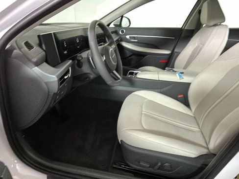 Used 2026 Hyundai Sonata SEL FWD image 13