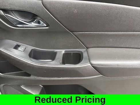 Used 2022 Chevrolet Traverse LT w/ LPO, Floor Liner Package image 39