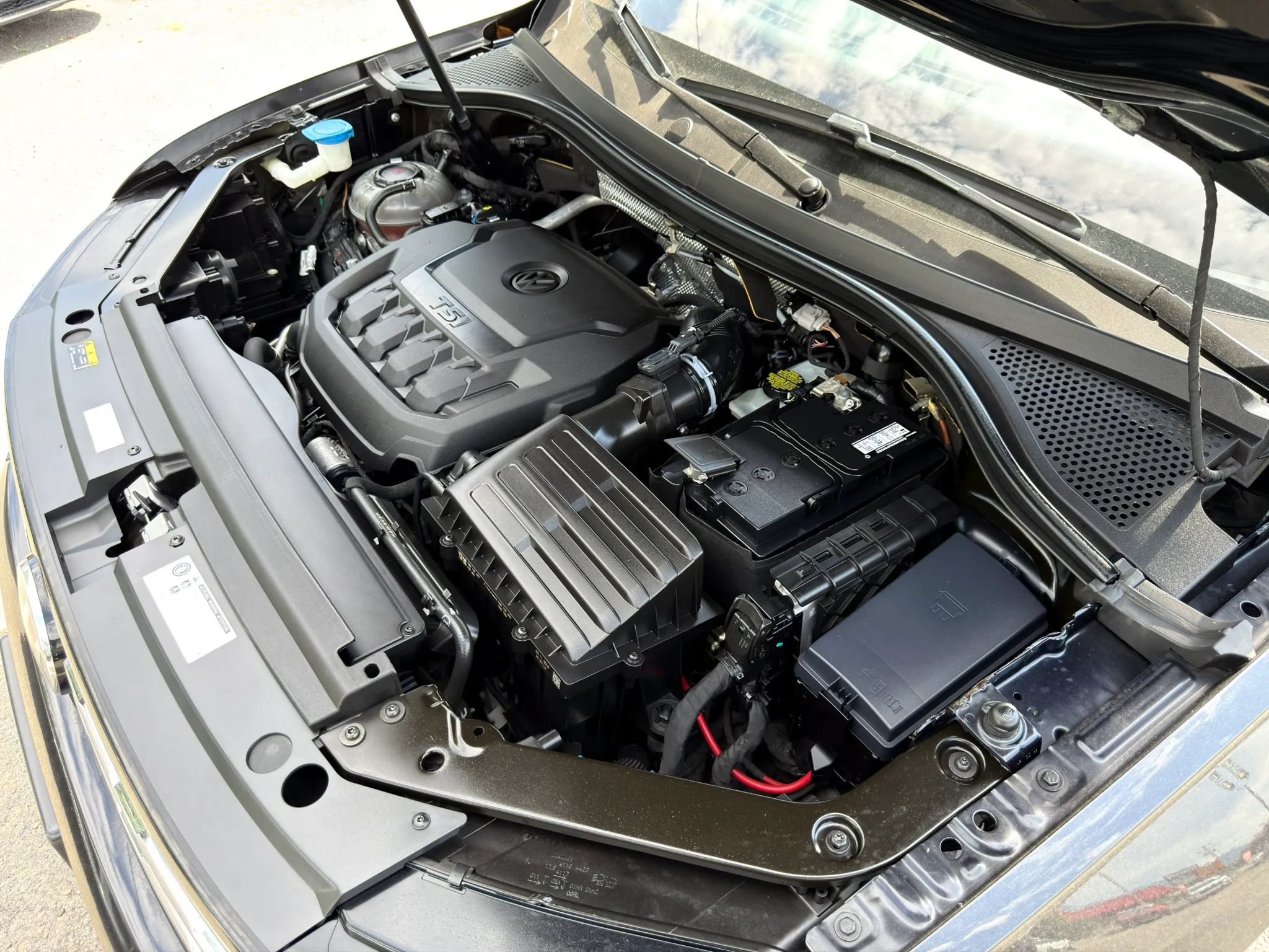 Used 2019 Volkswagen Tiguan S w/ Driver Assistance Package FWD image 4