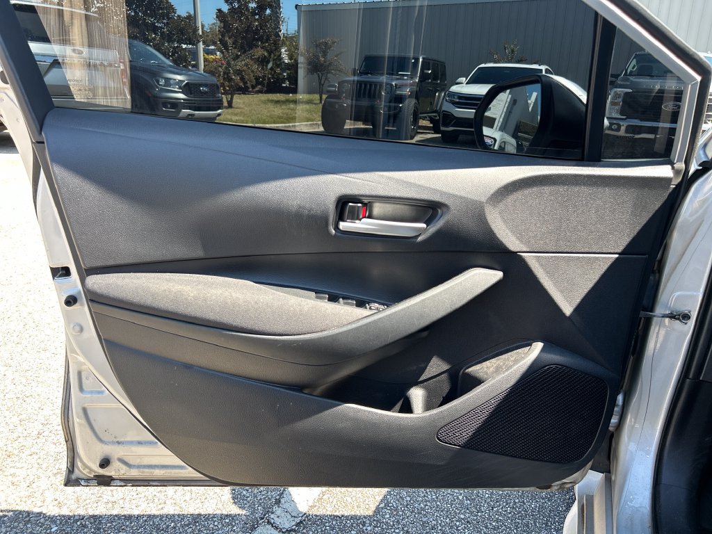 Used 2020 Toyota Corolla LE FWD image 9