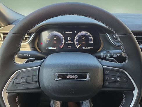 New 2025 Jeep Grand Cherokee L Laredo image 24