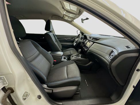 Used 2017 Nissan Rogue SV w/ SV Premium Package image 33