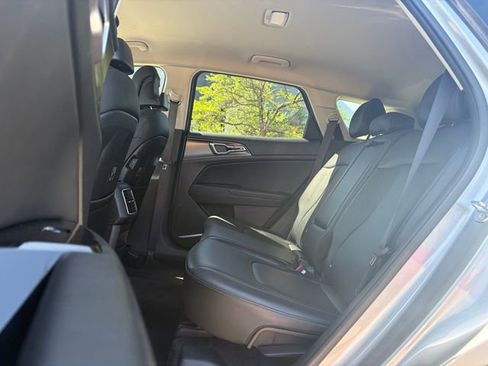 Used 2024 Kia Sportage EX FWD image 17