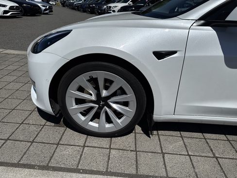Used 2022 Tesla Model 3 Long Range AWD/4WD image 8