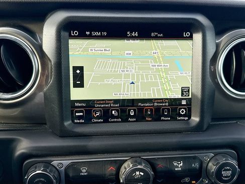 Used 2023 Jeep Gladiator Overland AWD/4WD image 14
