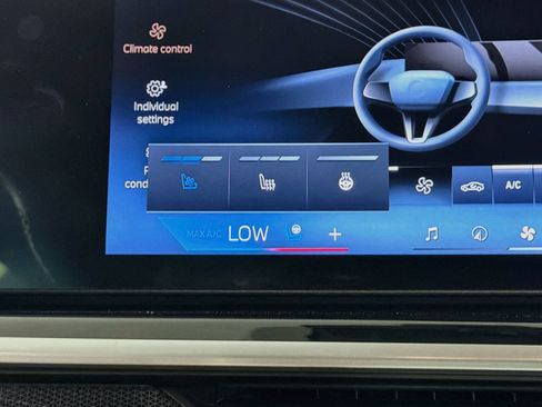 Used 2024 BMW X7 xDrive40i w/ M Sport Package AWD/4WD image 21