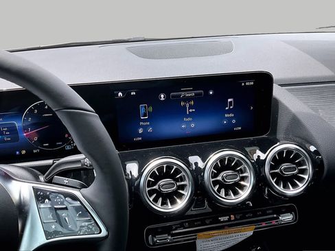 New 2026 Mercedes-Benz GLA 250 image 9
