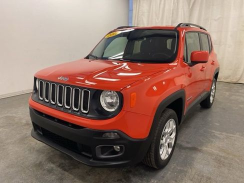 Used 2017 Jeep Renegade Latitude w/ Cold Weather Group AWD/4WD image 3