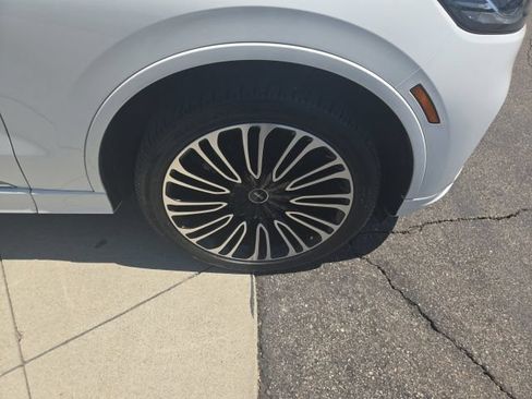 Certified 2025 Lincoln Aviator Black Label AWD/4WD image 25