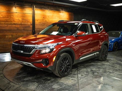 Used 2023 Kia Seltos Nightfall Edition image 2