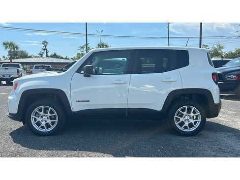 Used 2023 Jeep Renegade Latitude AWD/4WD image 3