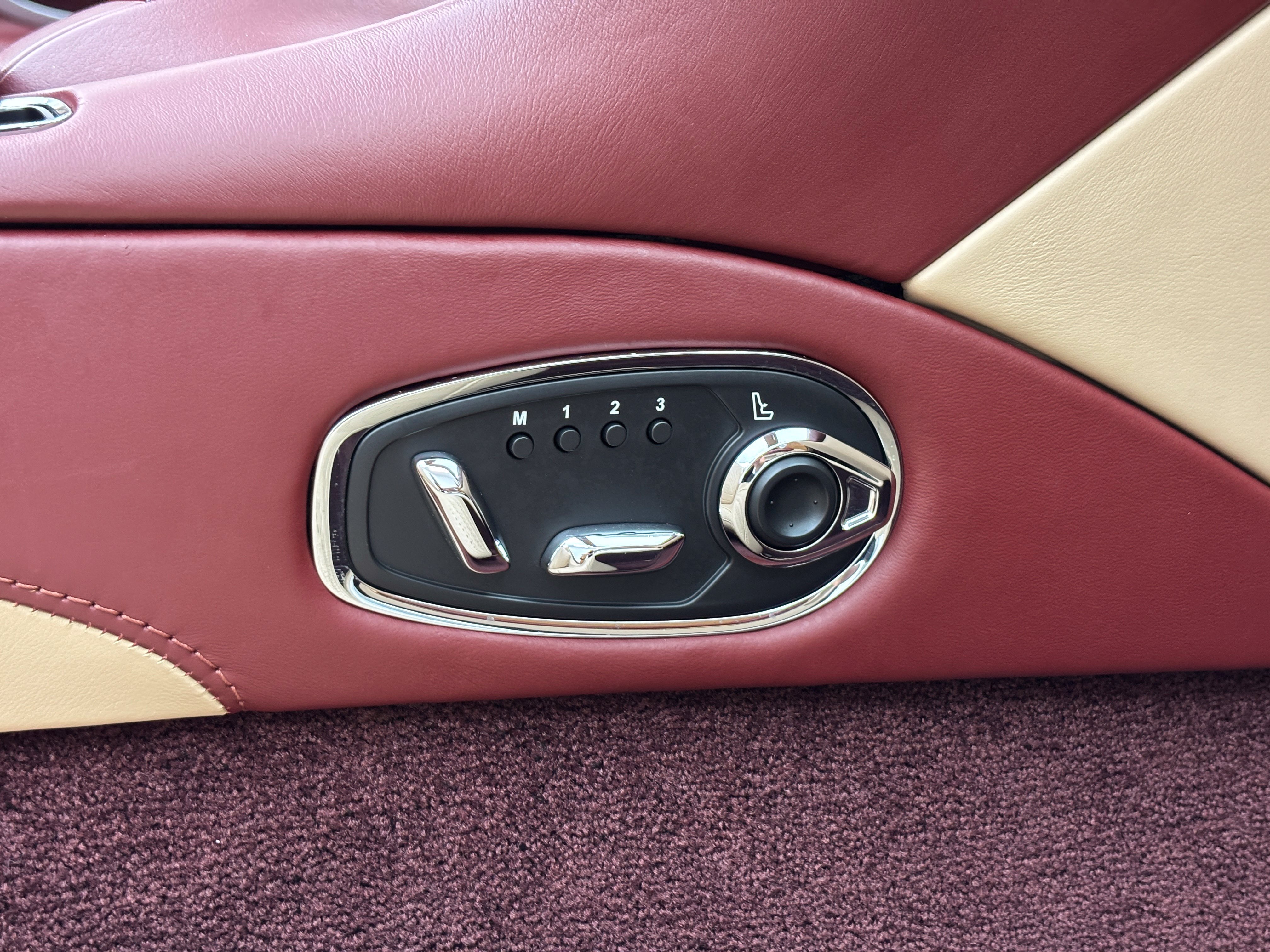Used 2019 Aston Martin DB11 Volante RWD image 52