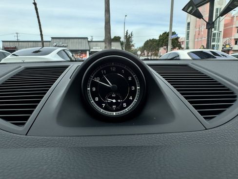 Used 2024 Porsche Macan image 27