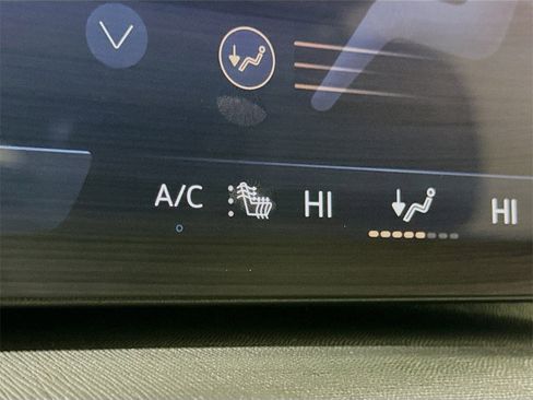 Certified 2025 Buick Enclave Preferred image 19