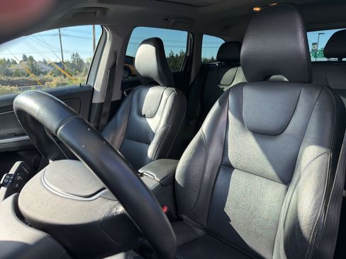 Used 2016 Volvo XC60 T6 w/ Proximity Package AWD/4WD image 19