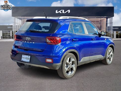 Used 2023 Hyundai Venue Limited image 6