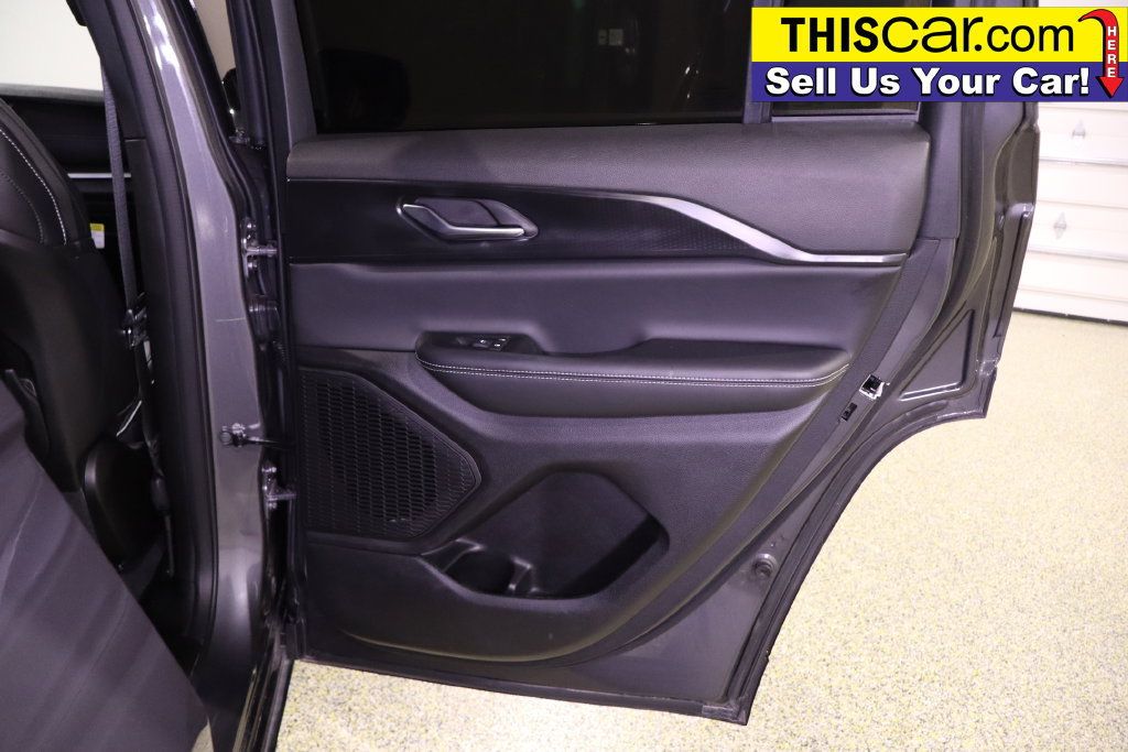 Used 2025 Jeep Grand Cherokee Laredo RWD image 39