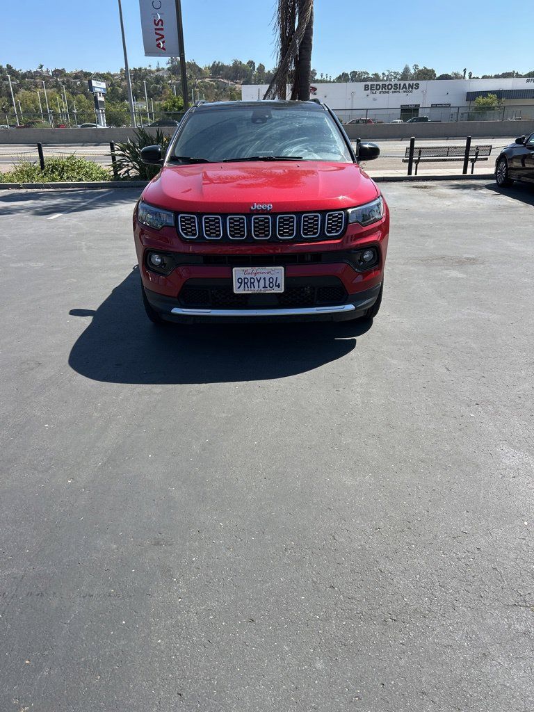 Used 2025 Jeep Compass Limited AWD/4WD image 4