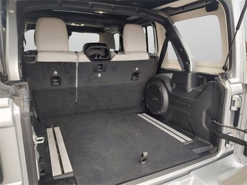Certified 2022 Jeep Wrangler Unlimited Sahara image 35