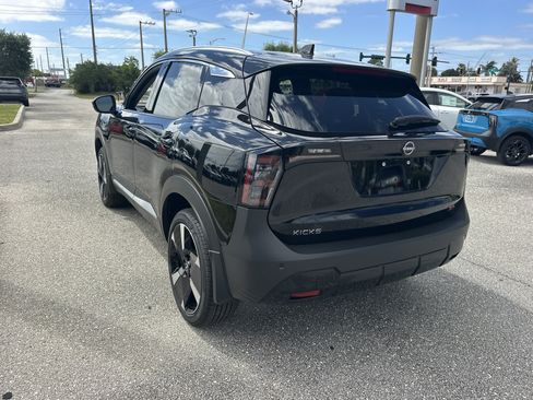 New 2026 Nissan Kicks SR FWD image 9