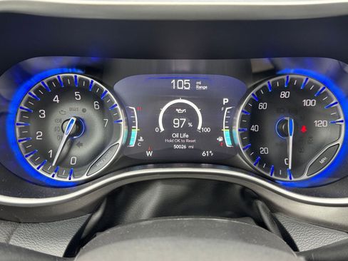 Used 2025 Chrysler Pacifica Select image 38