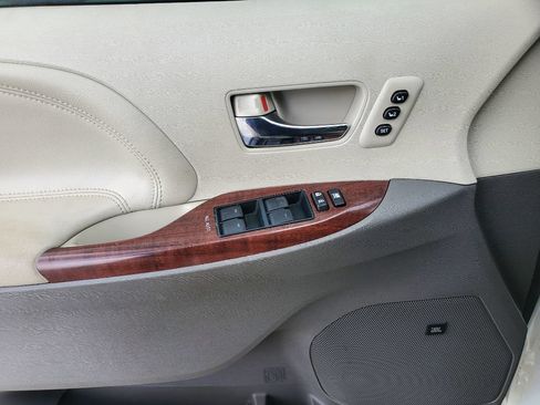Used 2014 Toyota Sienna Limited w/ Limited Premium Package AWD/4WD image 14