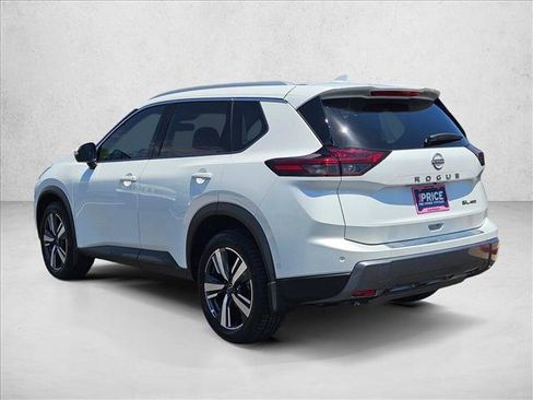 Used 2024 Nissan Rogue SL AWD/4WD image 9