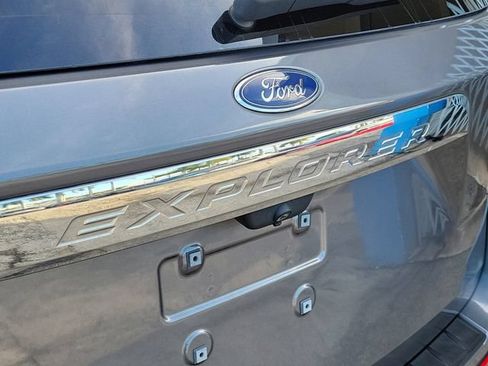 Used 2021 Ford Explorer XLT RWD image 6