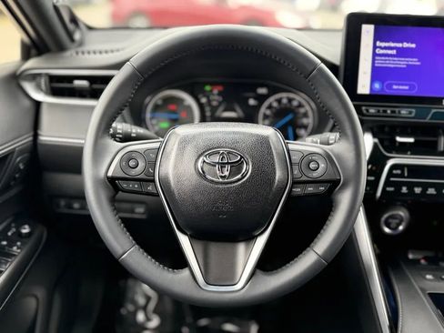 Used 2024 Toyota Venza XLE image 20