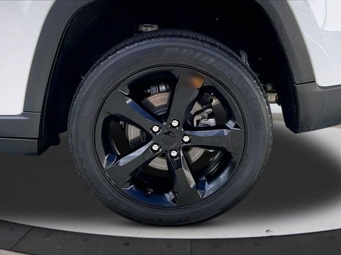 Certified 2023 Jeep Grand Cherokee Altitude image 36