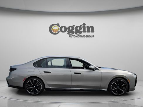 New 2025 BMW i7 xDrive60 image 6