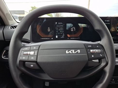 Used 2025 Kia K4 LXS image 18