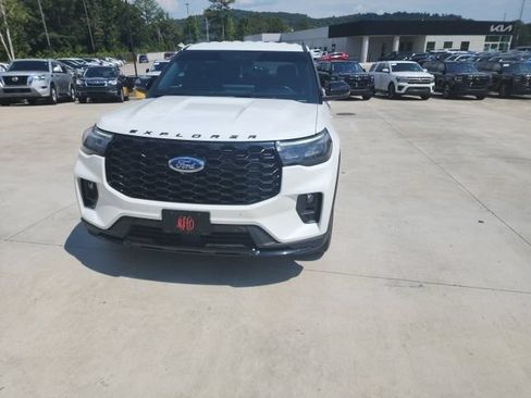 Used 2025 Ford Explorer ST-Line AWD/4WD image 4