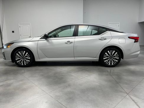 Used 2024 Nissan Altima 2.5 SV image 4