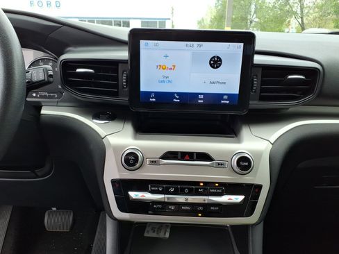 Used 2022 Ford Explorer XLT image 11