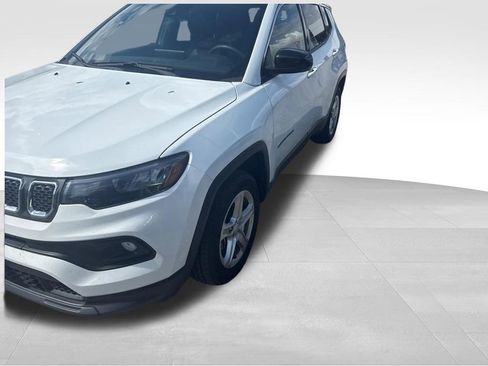 Used 2023 Jeep Compass Latitude image 4