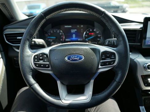 Used 2022 Ford Explorer XLT w/ Equipment Group 202A AWD/4WD image 11